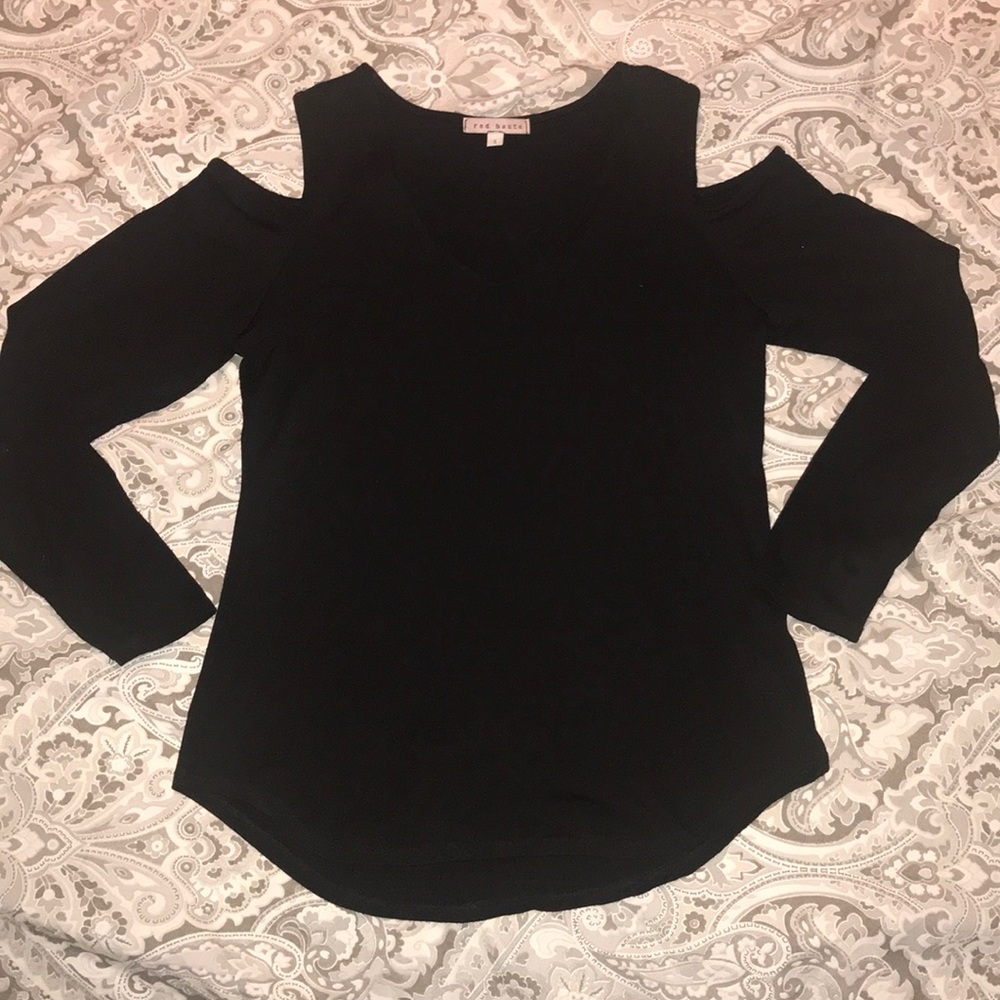 Red Haute cold shoulder top, sz small